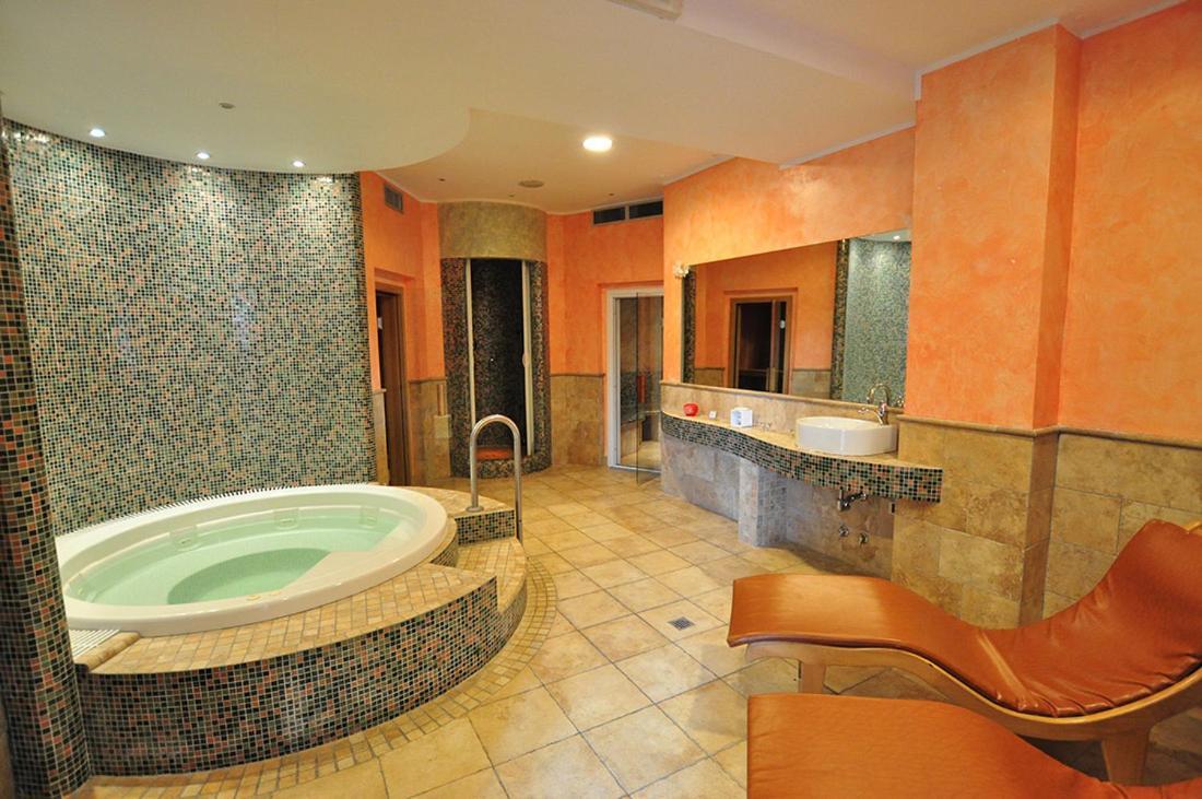 Leo Hotel Leonessa Εξωτερικό φωτογραφία