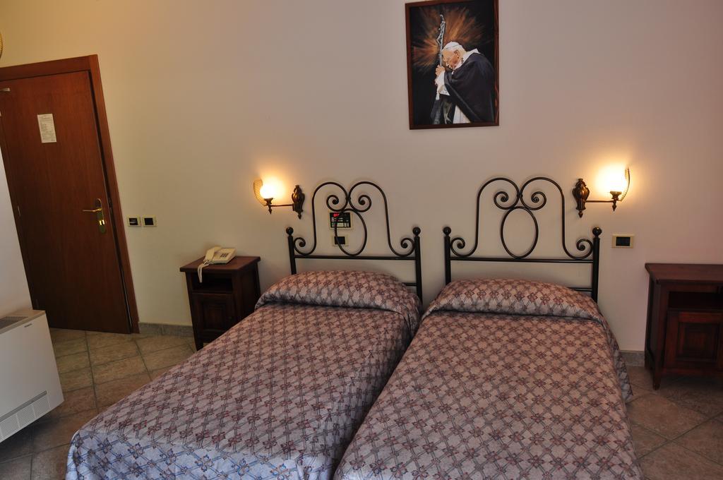Leo Hotel Leonessa Εξωτερικό φωτογραφία